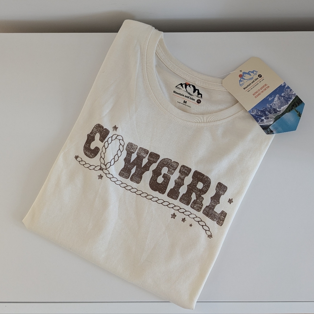 NEW✨Mountain and Isles Cowgirl Ivory T-shirt Size M